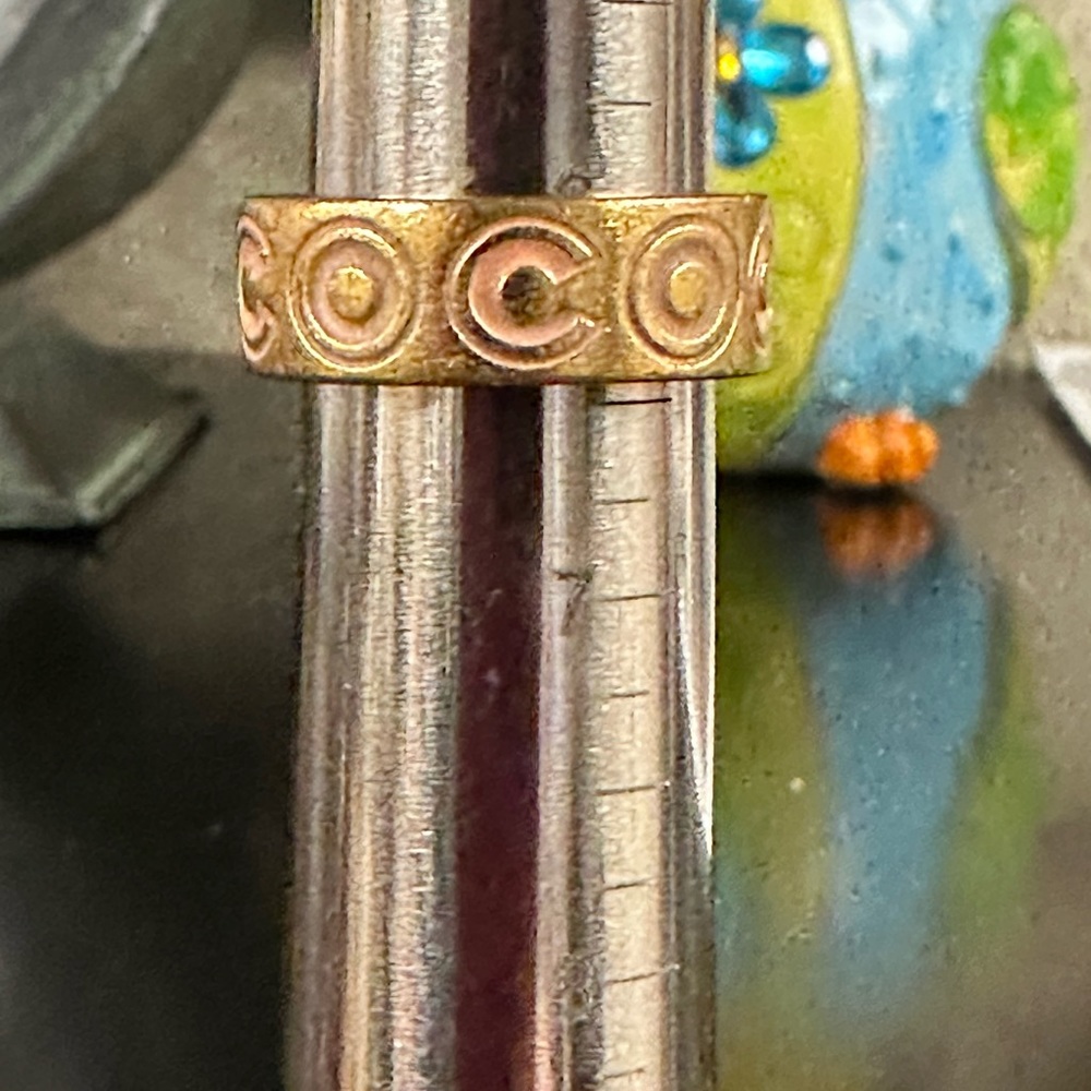 WOW POSHMARK - Authentic Chanel Golden Sparkle Supermodel CC Logo Ring - Picture 5 of 16